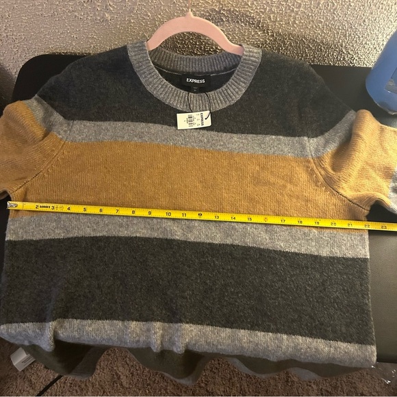 Express NWT Men’s Striped Crewneck Sweater Color Block Size L Wool Soft Cozy - Picture 3 of 9